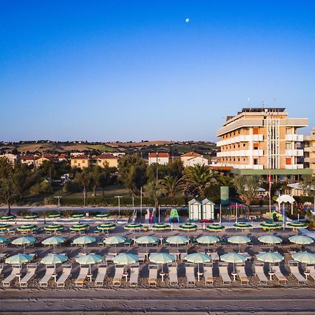 Una Hotels Imperial Beach Hotel Marotta Ngoại thất bức ảnh