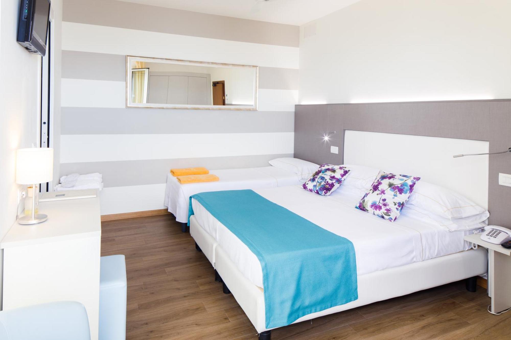 Una Hotels Imperial Beach Hotel Marotta Ngoại thất bức ảnh