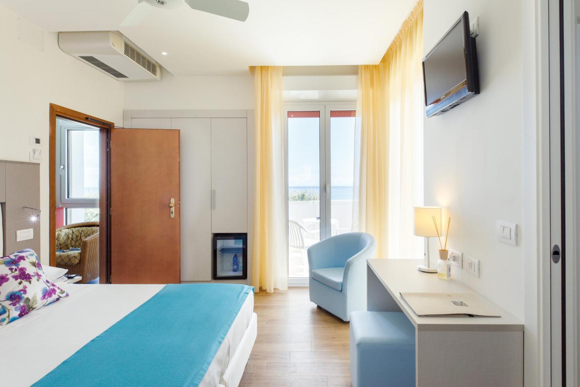Una Hotels Imperial Beach Hotel Marotta Ngoại thất bức ảnh
