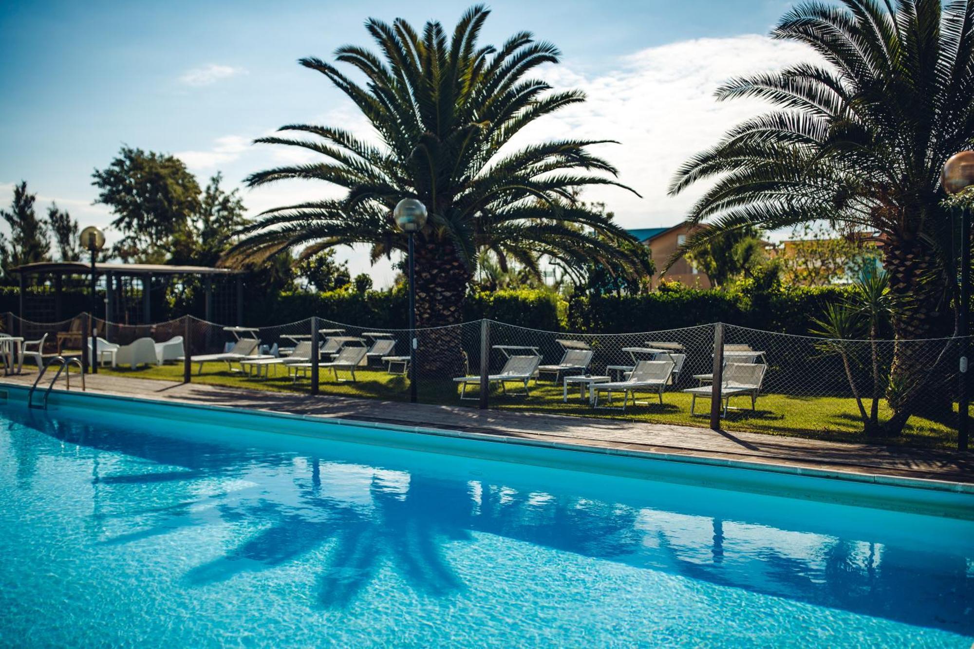 Una Hotels Imperial Beach Hotel Marotta Ngoại thất bức ảnh