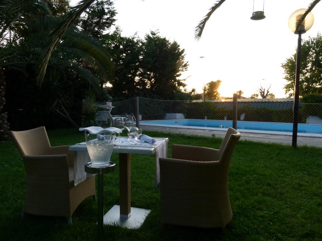 Una Hotels Imperial Beach Hotel Marotta Ngoại thất bức ảnh