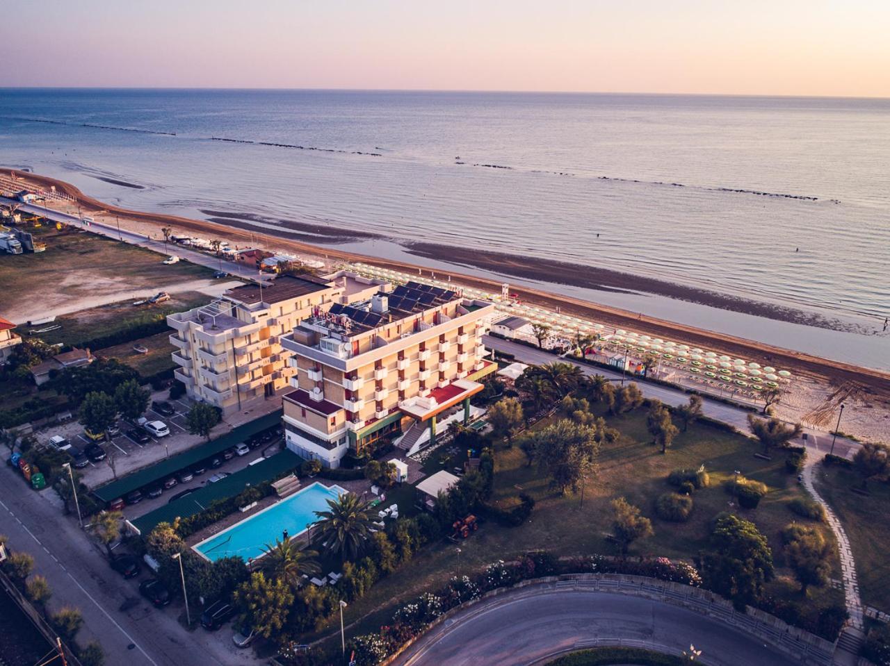 Una Hotels Imperial Beach Hotel Marotta Ngoại thất bức ảnh