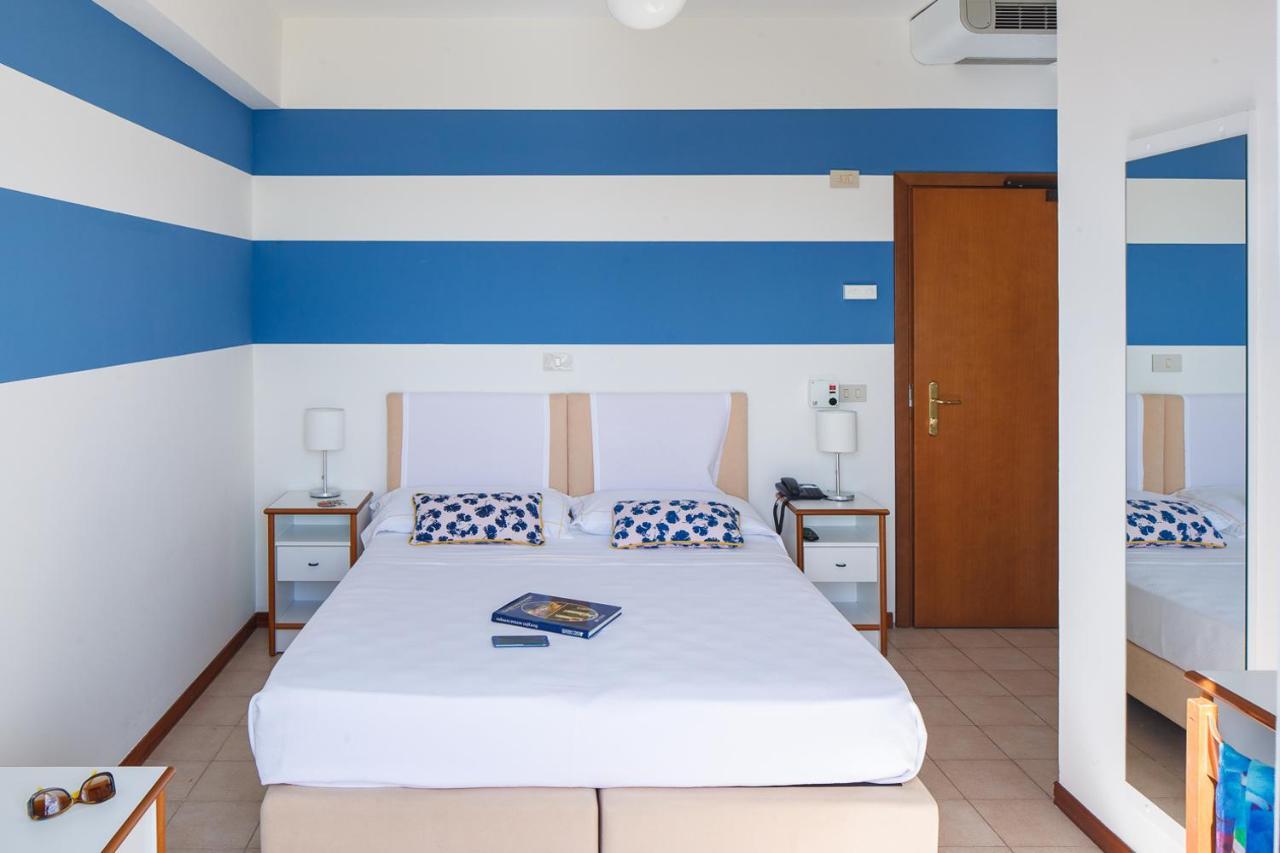 Una Hotels Imperial Beach Hotel Marotta Ngoại thất bức ảnh