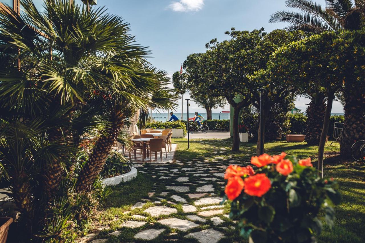 Una Hotels Imperial Beach Hotel Marotta Ngoại thất bức ảnh
