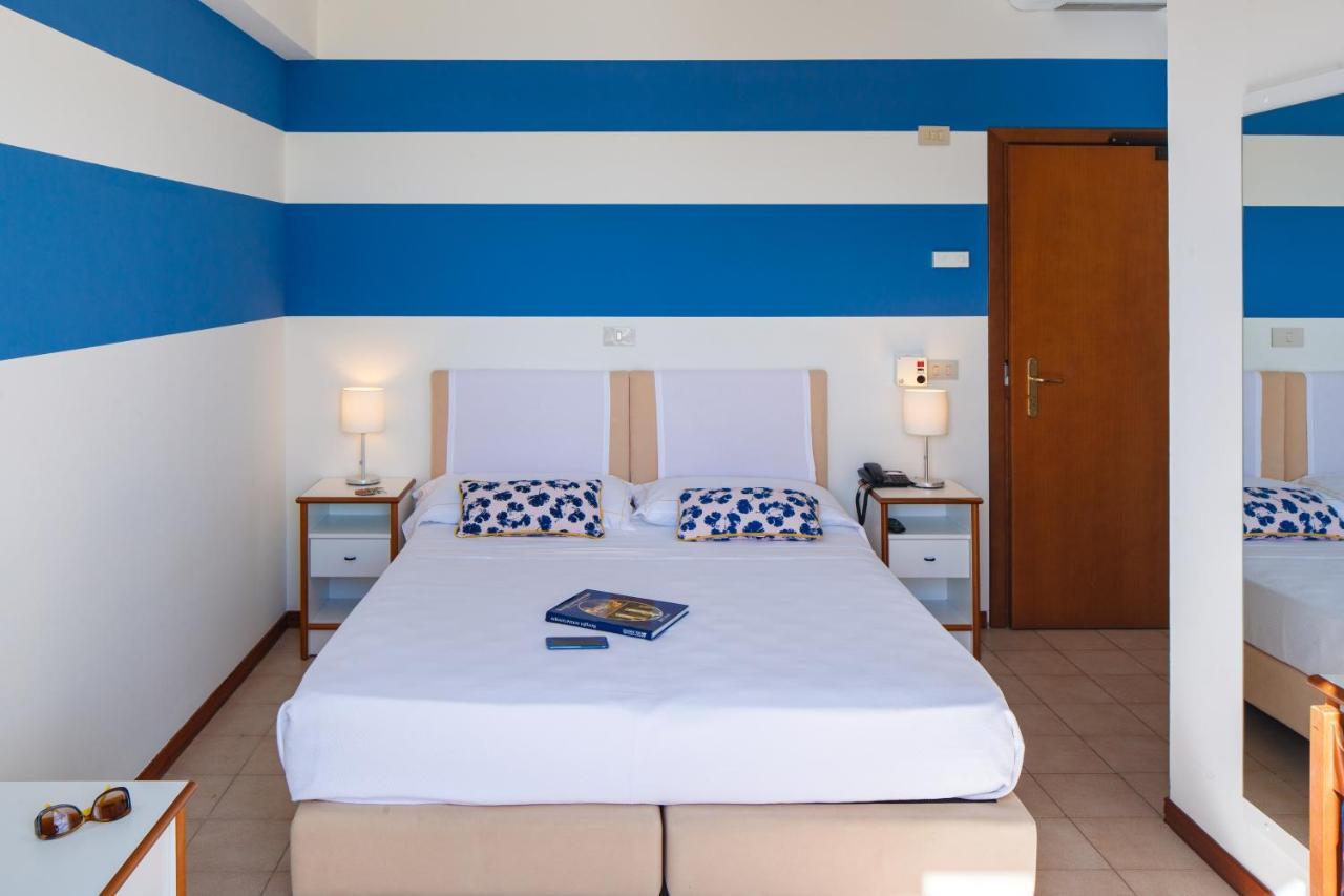 Una Hotels Imperial Beach Hotel Marotta Ngoại thất bức ảnh